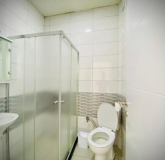 اتاق ساده سه نفره, Perla