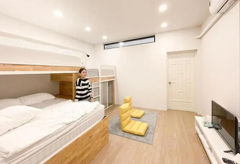 浴室共有ファミリールーム, Paknap Hostel