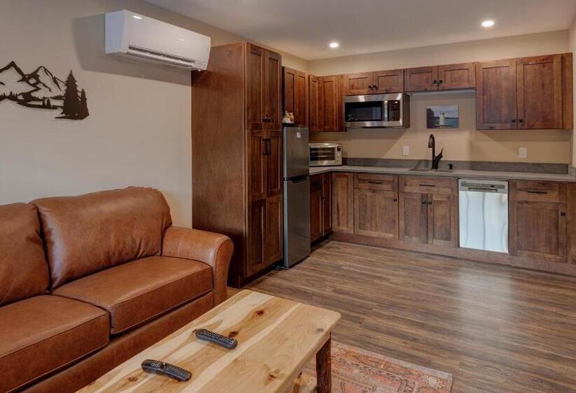 جناح, The Lodge By Sunapee Stays