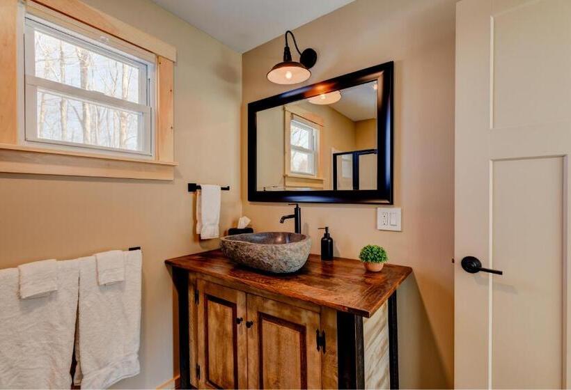 جناح, The Lodge By Sunapee Stays