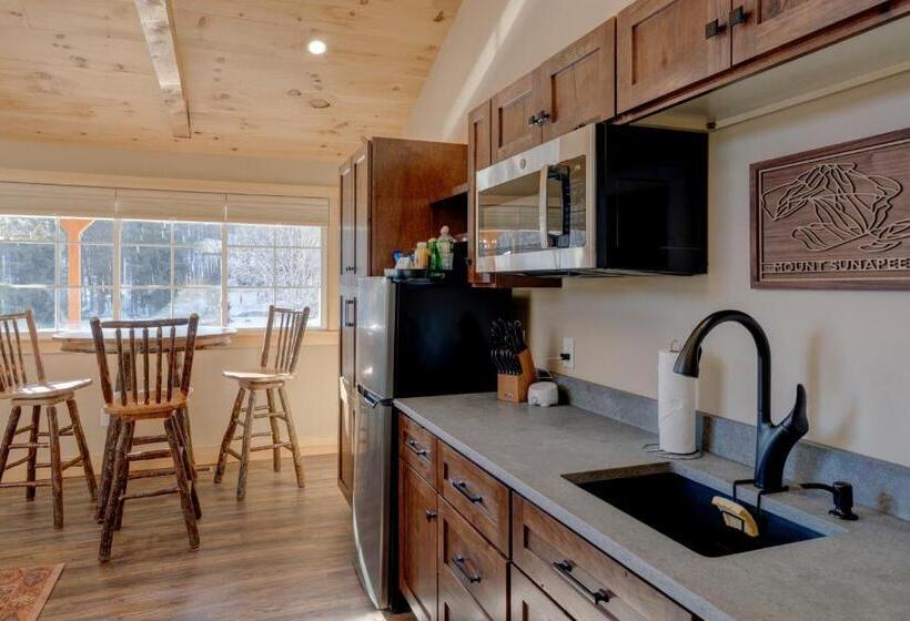 جناح, The Lodge By Sunapee Stays