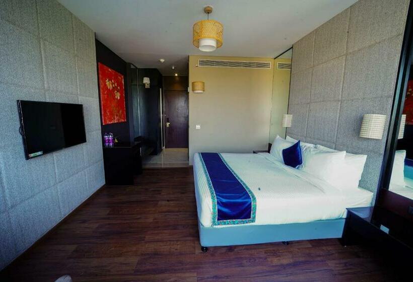 Номер Deluxe Кровать Кинг, Essentia Luxury Hotel Indore