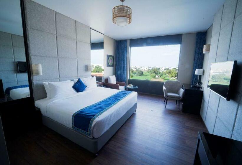 Номер Deluxe Кровать Кинг, Essentia Luxury Hotel Indore