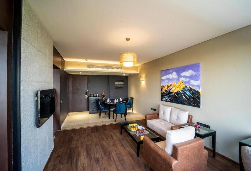 Президентский Люкс, Essentia Luxury Hotel Indore