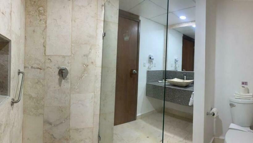 اتاق استاندارد با تخت بزرگ, Real Hispano