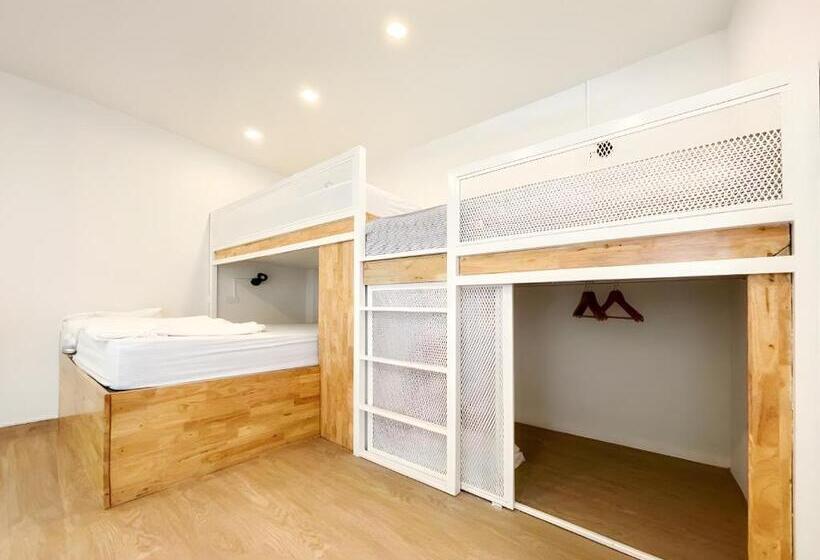 浴室共有ファミリールーム, Paknap Hostel