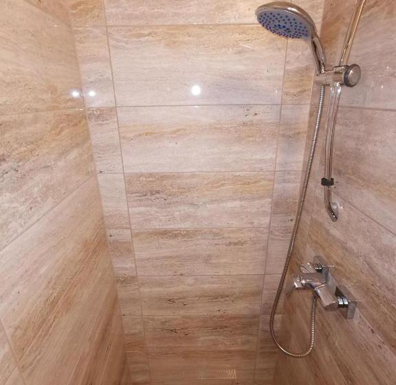 スタンダードスタジオ, Rodinná Farma Sedmikráska