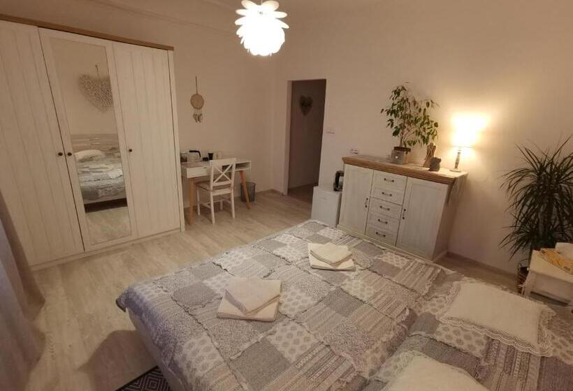 スタンダードスタジオ, Rodinná Farma Sedmikráska