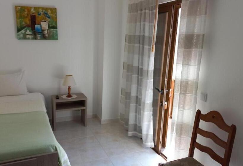 اتاق استاندارد یک نفره, Casa Luar