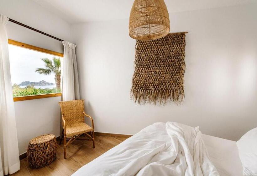 جناح جونيور بالطابق الأرضى, Petunia Ibiza, A Beaumier