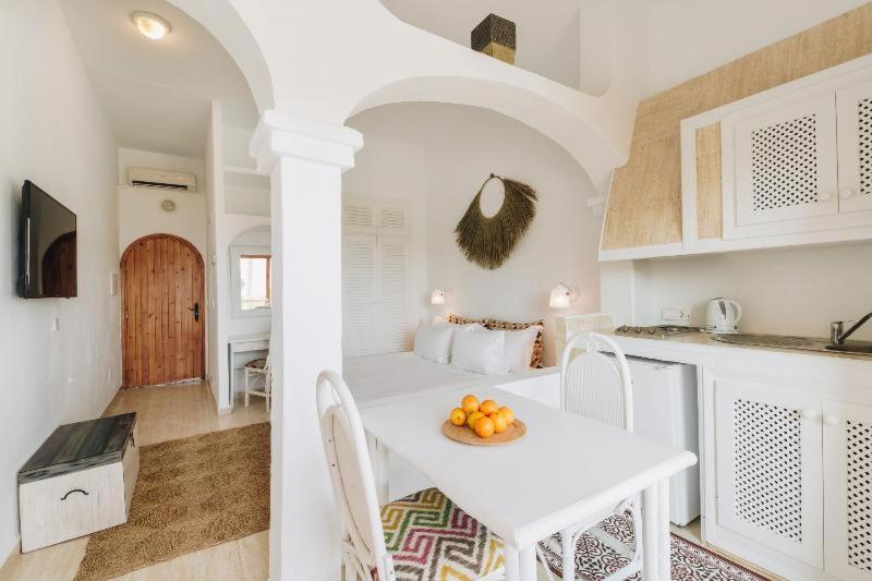 غرفة قياسية, Petunia Ibiza, A Beaumier