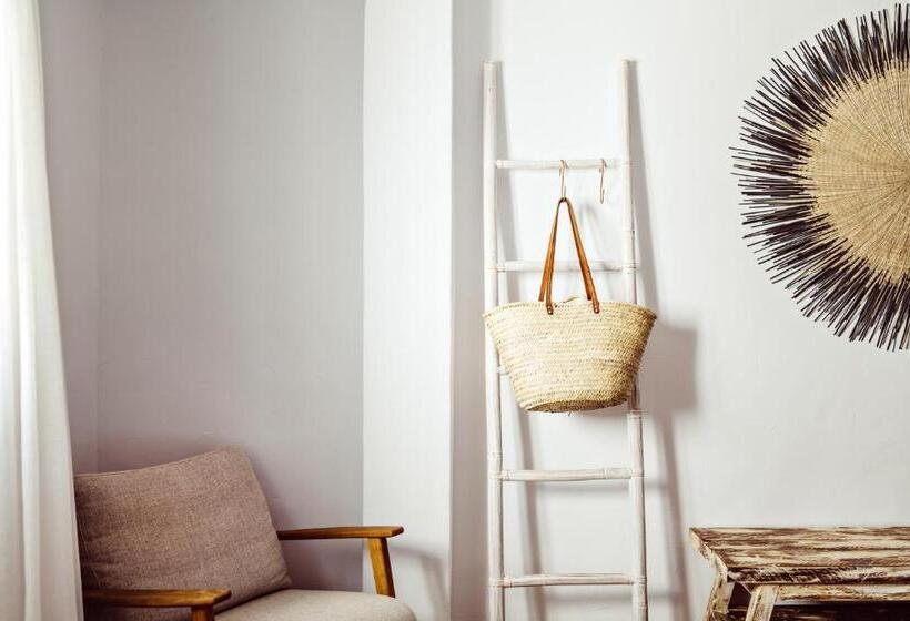 Люкс Вид на Море, Petunia Ibiza, A Beaumier