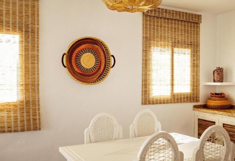 جناح مطلّ علي البحر, Petunia Ibiza, A Beaumier