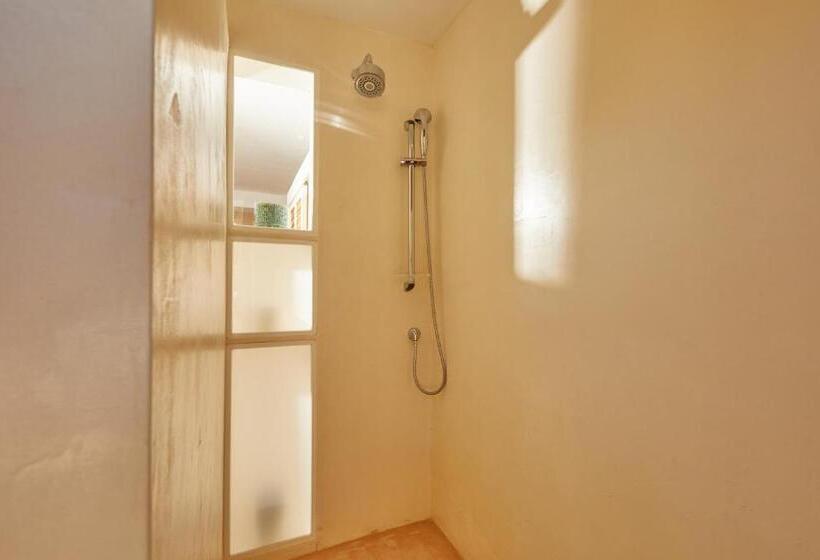 Люкс Вид на Море, Petunia Ibiza, A Beaumier