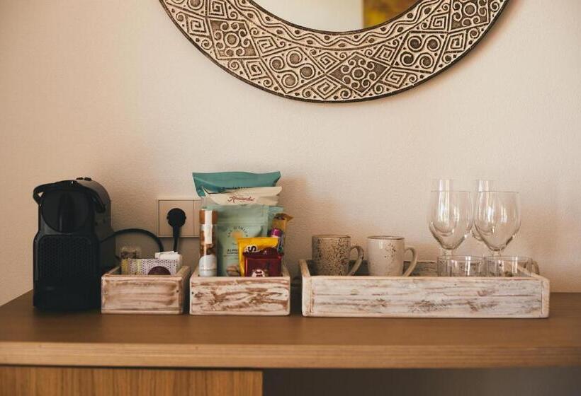 جناح مطلّ علي البحر, Petunia Ibiza, A Beaumier