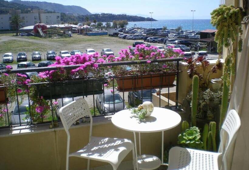 اتاق استاندارد با چشمانداز دریا, Orizzonte B&b