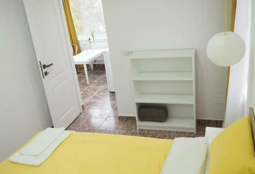 Apartament 2 Dormitoare, Casa De La Mare