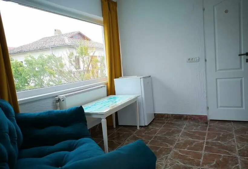 Apartament 2 Dormitoare, Casa De La Mare