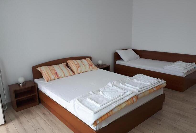 Трехместный Номер Стандарт с Балконом, Gradina