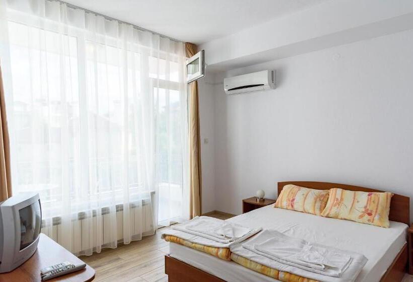 Трехместный Номер Стандарт с Балконом, Gradina