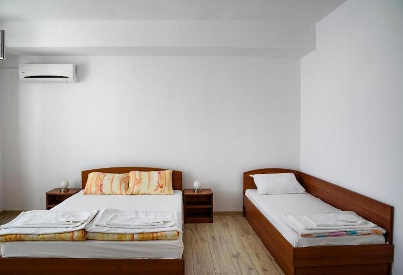 Трехместный Номер Стандарт с Балконом, Gradina