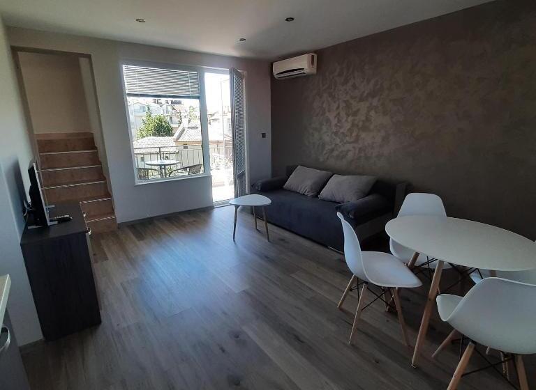 Номер Дюплекс, Gradina