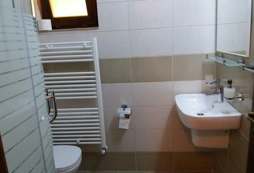 Standard Kolmen Hengen Huone, Green Eden Lepsa