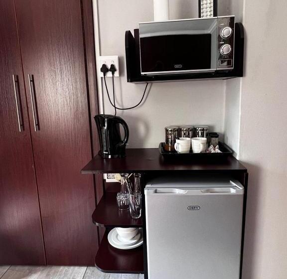 اتاق لوکس, Silken Trap Accommodation No Loadshedding
