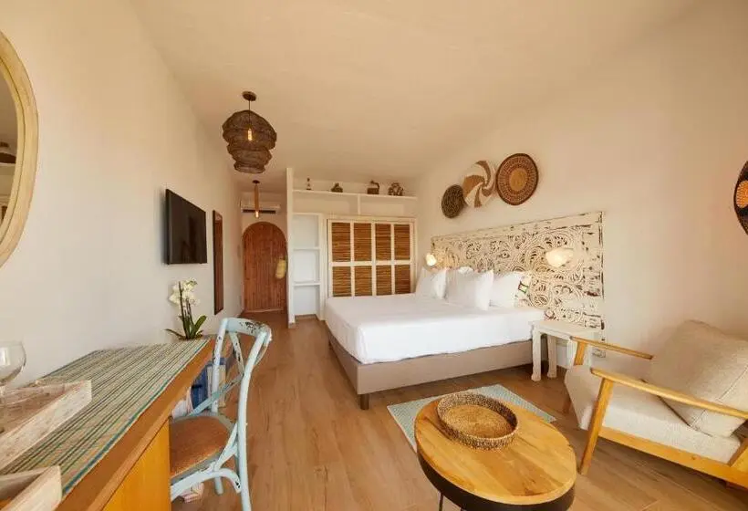 オーシャンビュースタンダードルームバルコニー付き, Petunia Ibiza, A Beaumier