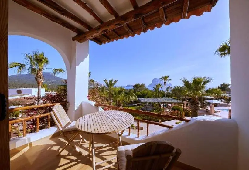 オーシャンビュースタンダードルームバルコニー付き, Petunia Ibiza, A Beaumier