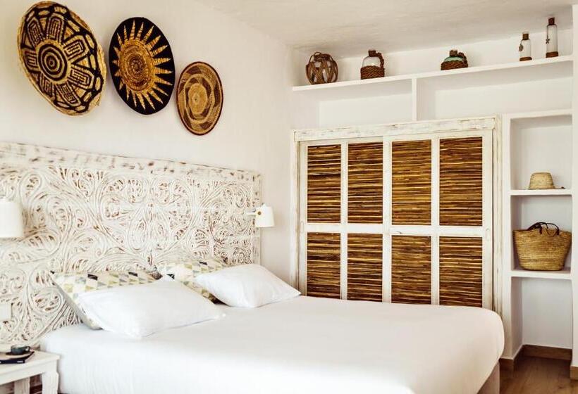 غرفة قياسية مطلّة علي البحر مزوَّدة بشُرفة, Petunia Ibiza, A Beaumier