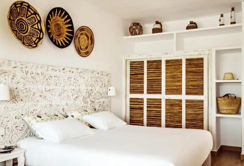 オーシャンビュースタンダードルームバルコニー付き, Petunia Ibiza, A Beaumier