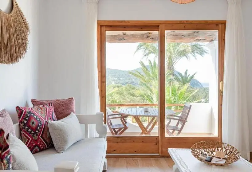 オーシャンビュースイート, Petunia Ibiza, A Beaumier
