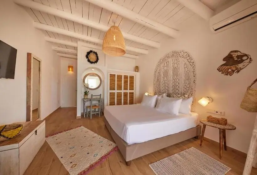 オーシャンビューデラックススイート, Petunia Ibiza, A Beaumier