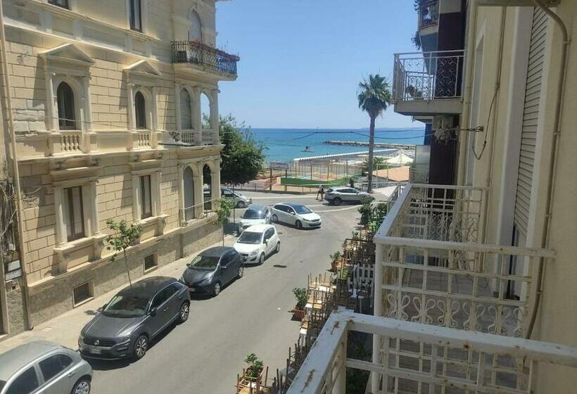 اتاق لوکس با بالکن و چشمانداز دریا, B&b Le Muse