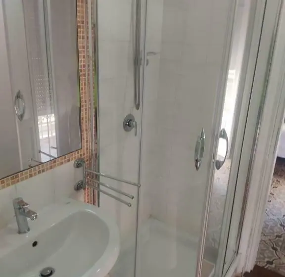 اتاق لوکس با بالکن و چشم‌انداز دریا, B&b Le Muse
