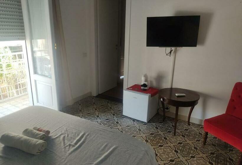 اتاق لوکس با بالکن و چشمانداز دریا, B&b Le Muse