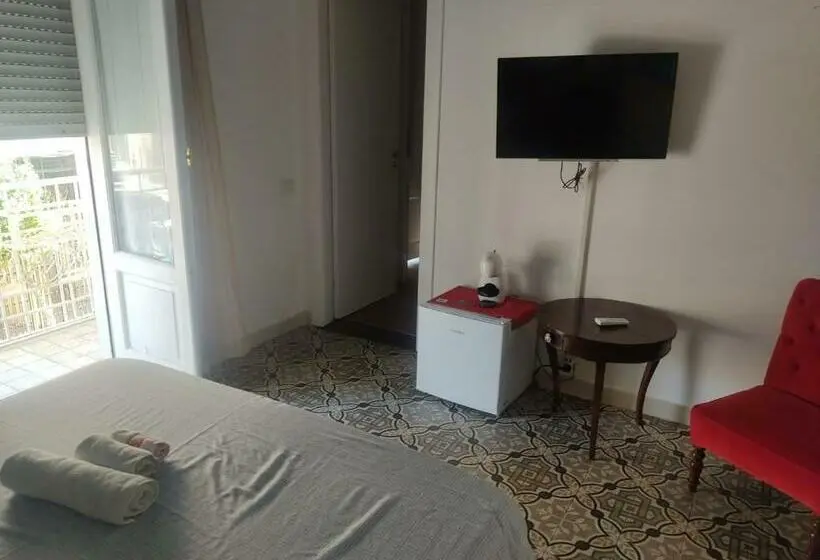 اتاق لوکس با بالکن و چشم‌انداز دریا, B&b Le Muse