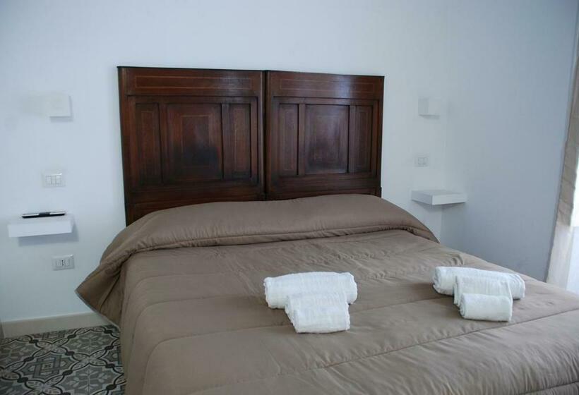 اتاق لوکس با بالکن و چشمانداز دریا, B&b Le Muse