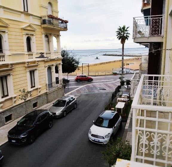 اتاق لوکس با بالکن و چشمانداز دریا, B&b Le Muse