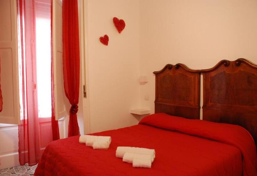 اتاق لوکس با بالکن و چشمانداز دریا, B&b Le Muse