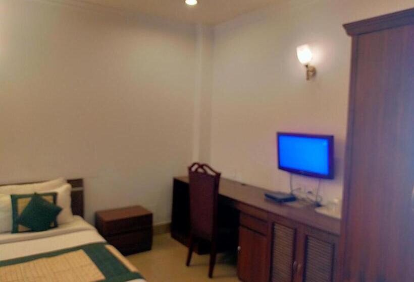 חדר דלוקס, Amisa Golf Course Road Mg Road