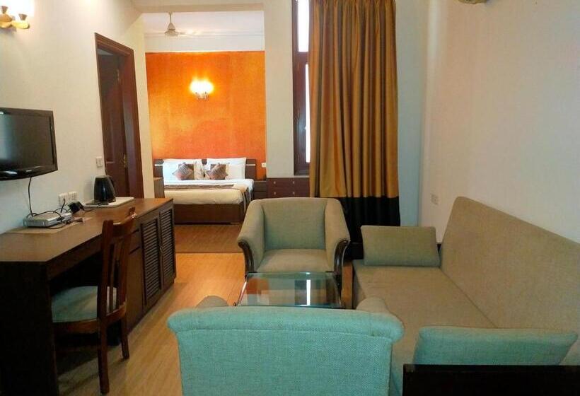 סוויטת ג'וניור, Amisa Golf Course Road Mg Road