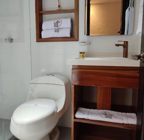 جناح مزوَّد بشرفة, Boutique La Leyenda 1860