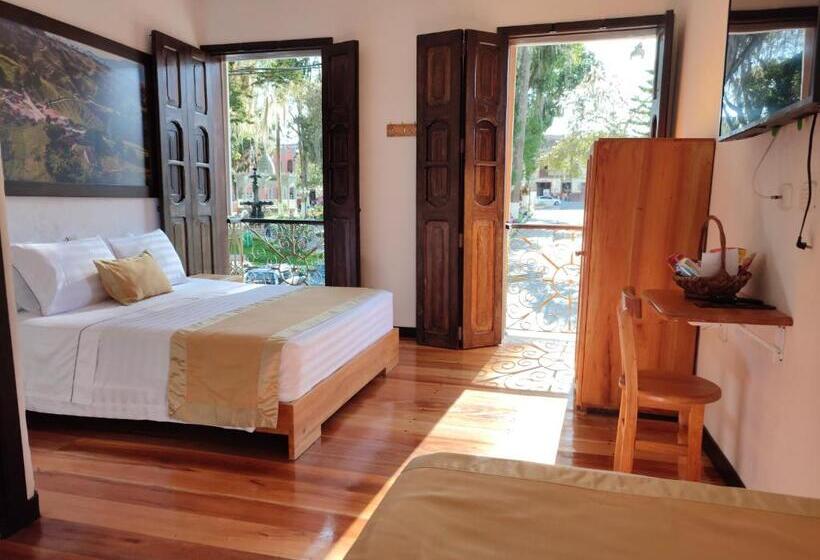 جناح مزوَّد بشرفة, Boutique La Leyenda 1860