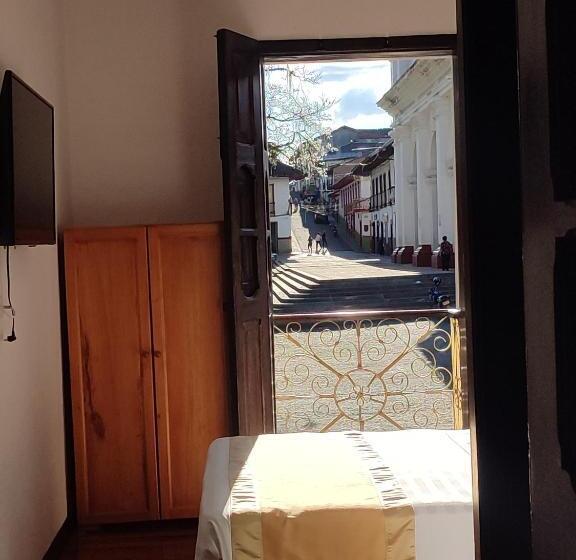 جناح جونيور مزوَّد بشرفة, Boutique La Leyenda 1860