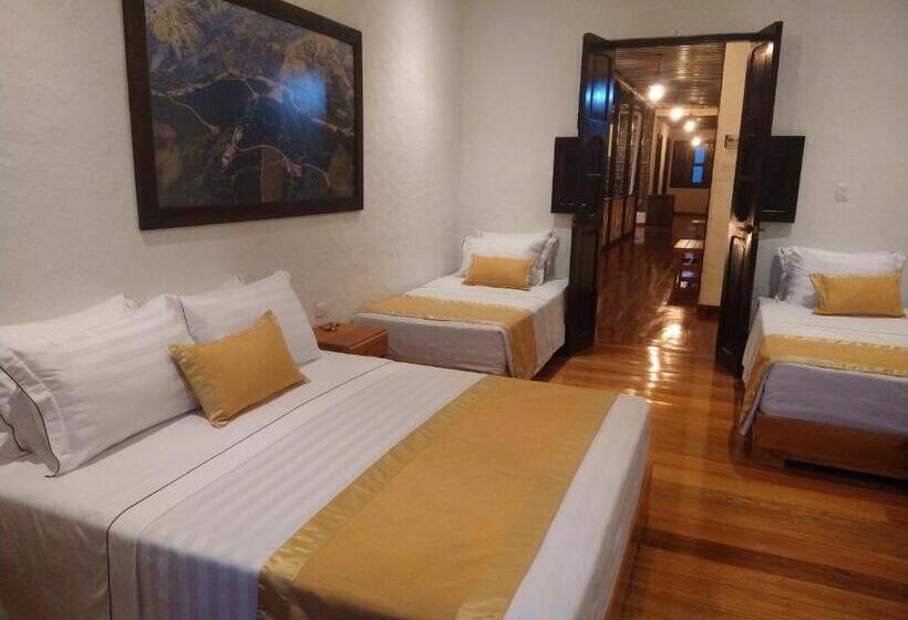 غرفة قياسية ثلاثية, Boutique La Leyenda 1860