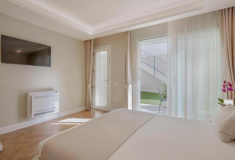 اتاق سوپریور, Télos Rooms