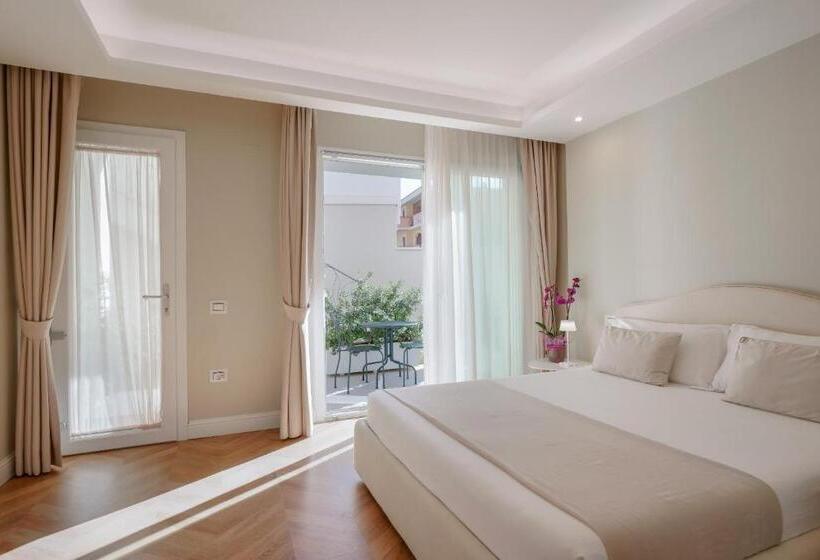 اتاق سوپریور, Télos Rooms