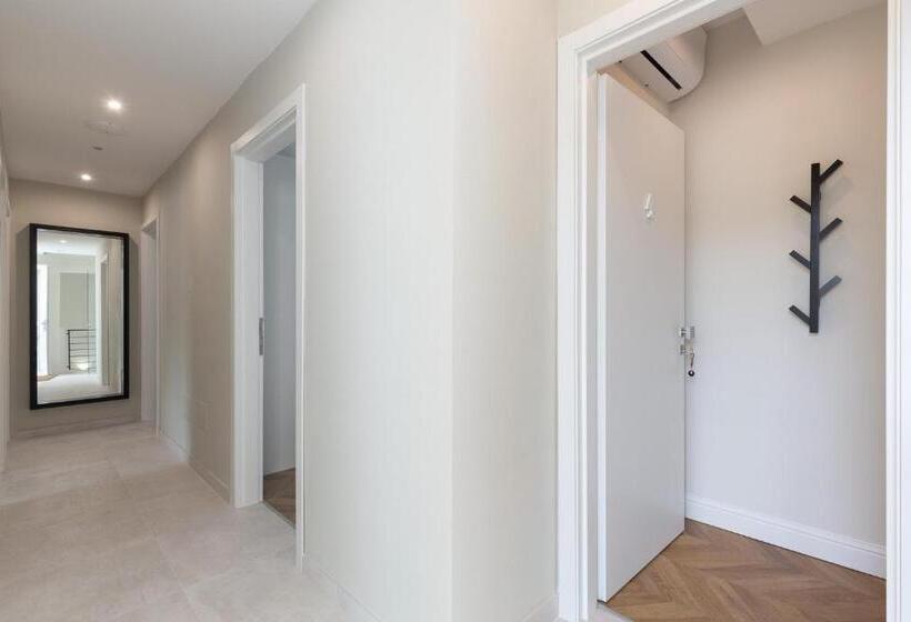 اتاق استاندارد چهار تخته, Télos Rooms